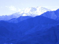 Berge in Blautönen